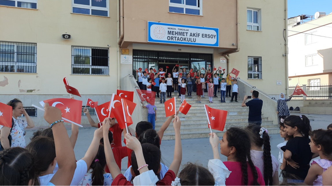 19 Mayıs Atatürk'ü Anma Gençlik ve Spor Bayramı'nı yine büyük bir coşkuyla kutladık. Emeği geçen bütün öğrencilerimize ve öğretmenlerimize gönülden teşekkür ederiz